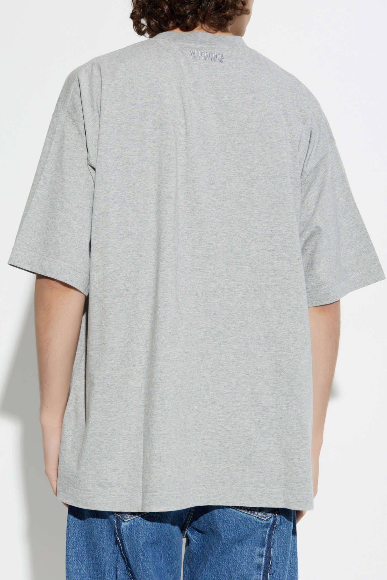 Tシャツ・カットソー VETEMENTS Men T-shirt Grey UA66TR645G GREYMELANGE Only VETEMENTS T-Shirt in Grey Melange – SVRN